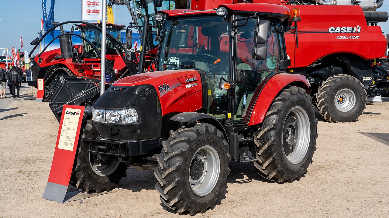 Referensbild av Case IH Farmall 65 A från agra 2024; visar inte Farmall 75 A.