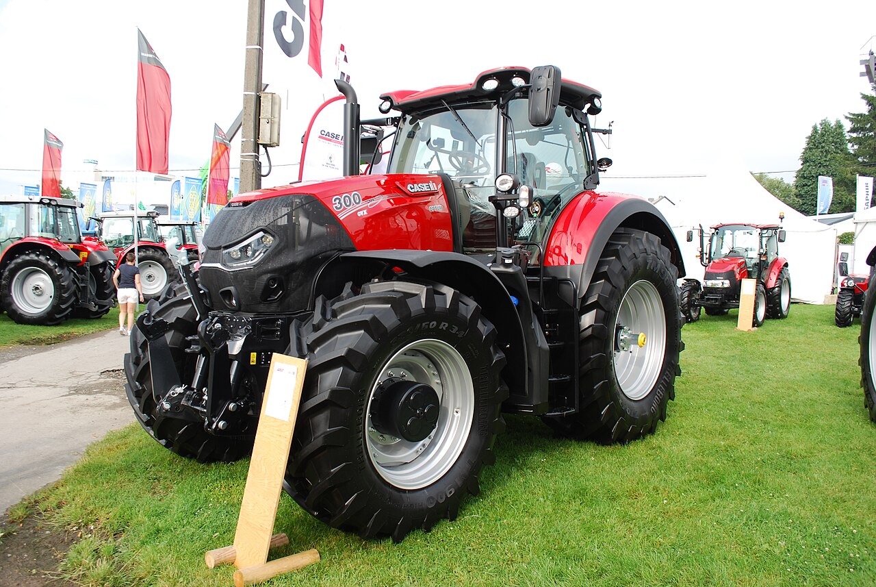 Case IH Optum 300 CVX med läsbar 300-märkning på motorhuven på Libramont-mässan.