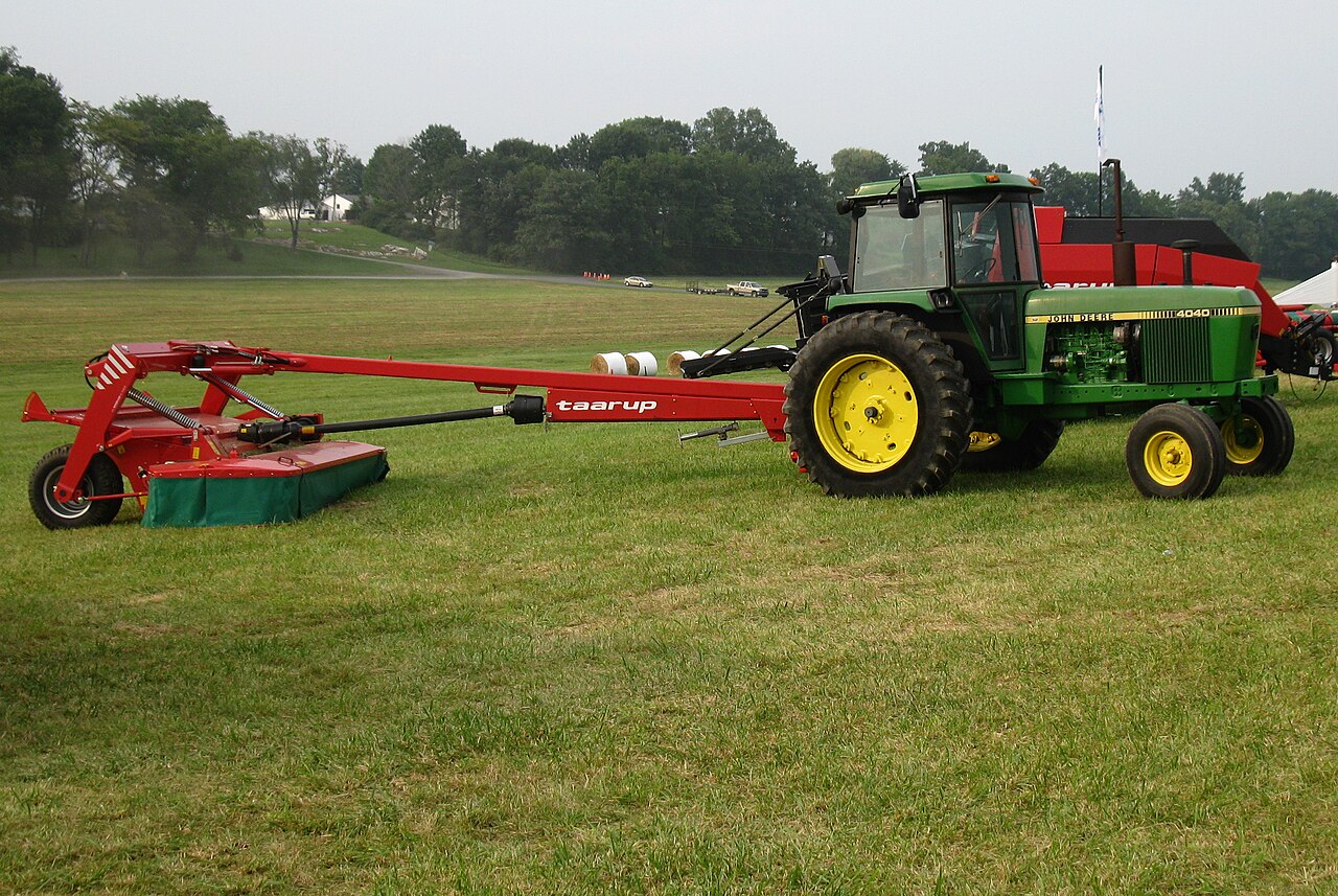 John Deere 4040 med synlig modellmärkning.