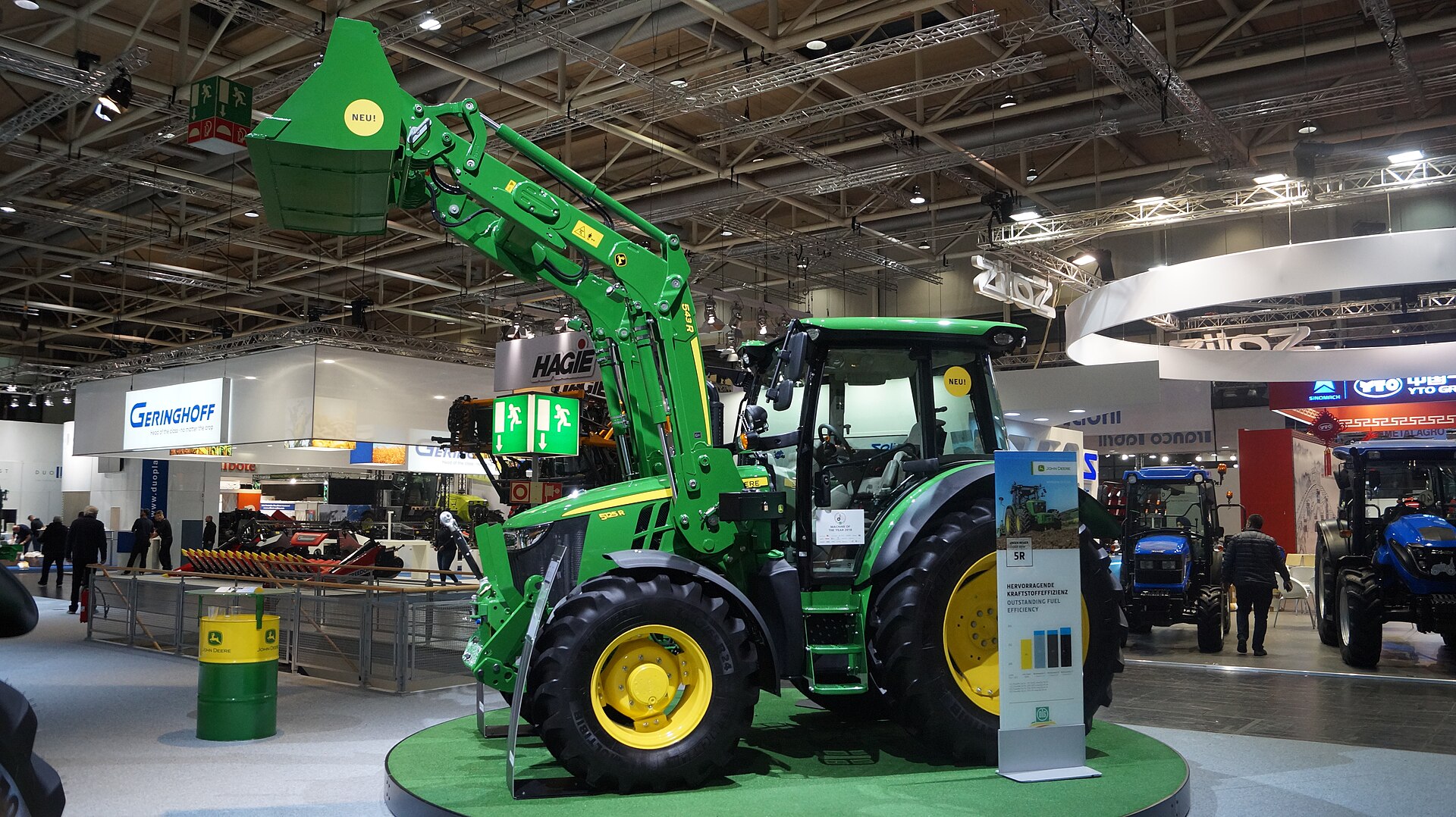 John Deere 5125R med 543R-frontlastare och skopa på Agritechnica 2017.