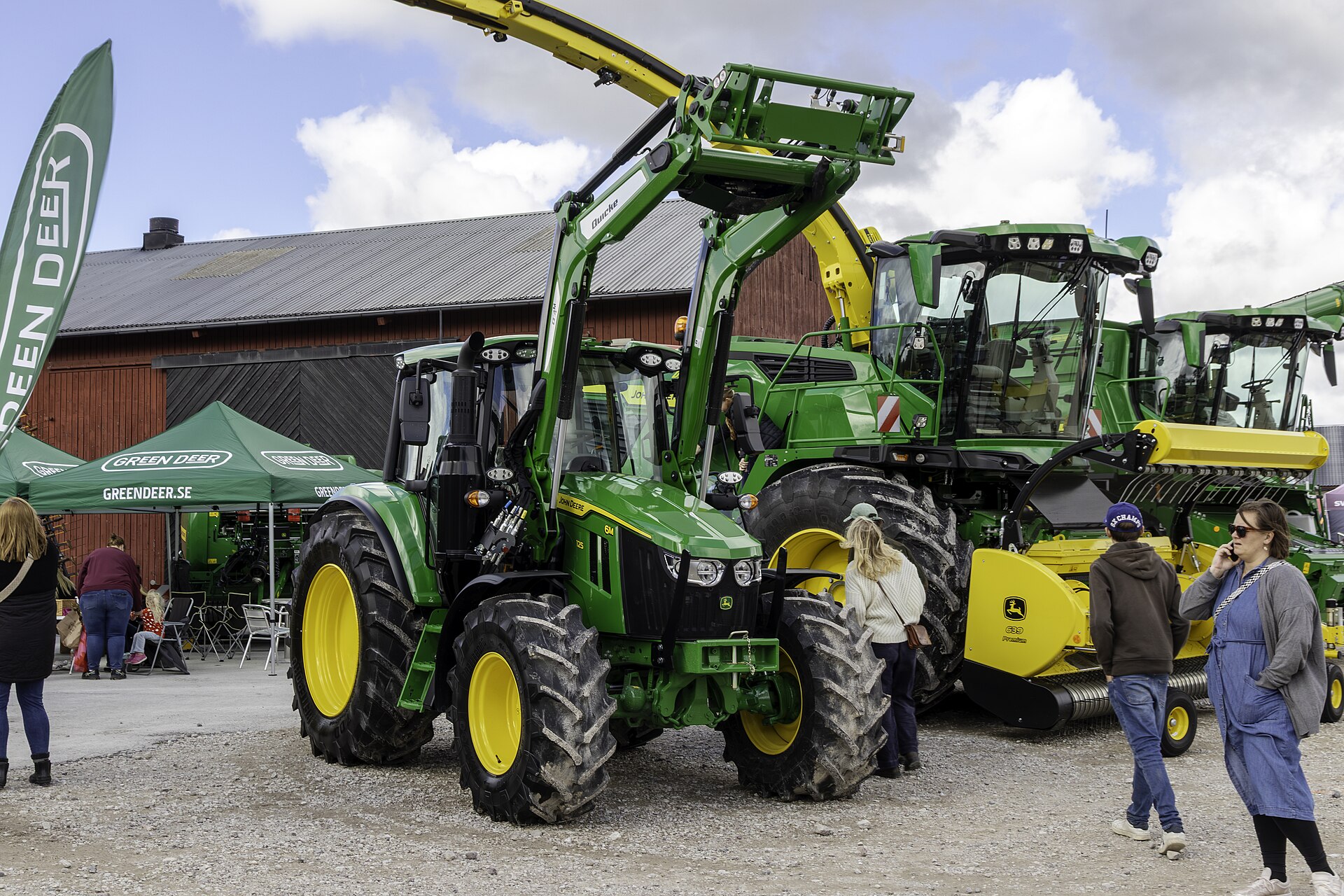 John Deere 6M 125 med frontlastare på Gotlands Skördefestival 2026 i Lövsta.