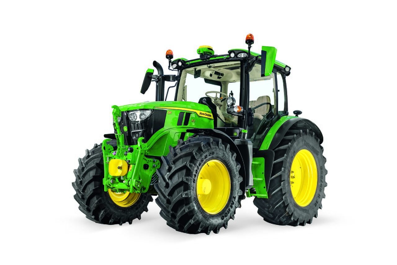 John Deere 6R 150, frilagd mot vit bakgrund
