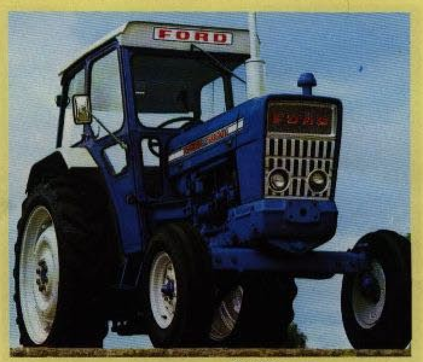 Traktorillustration ur det svenska specifikationsbladet för Ford 5000; modellkoden på den avbildade traktorn är inte självständigt läsbar.