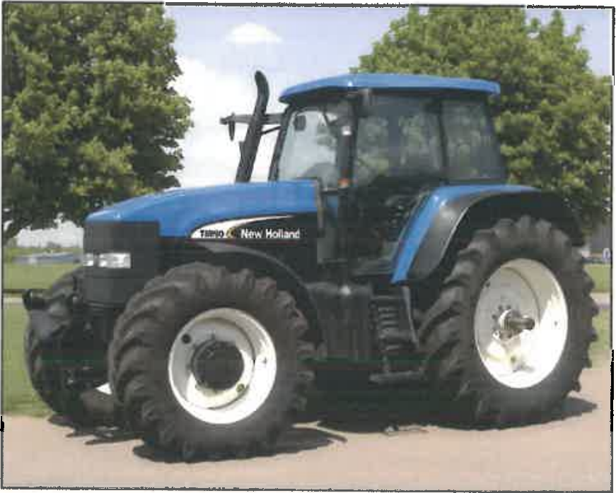 Blå New Holland TM190 fyrhjulsdriven traktor i sidovy på DLG/Silsoe-rapportens omslag.