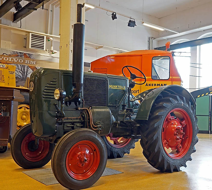 Munktells-traktor i museiutställning enligt Munktellmuseets BM-10-samlingspost.