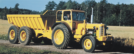 BM-Volvo 473-industritraktor med DD-1524-dumpervagn i sidovy, på Volvo CE:s arkivsida för 473/DD-1524.